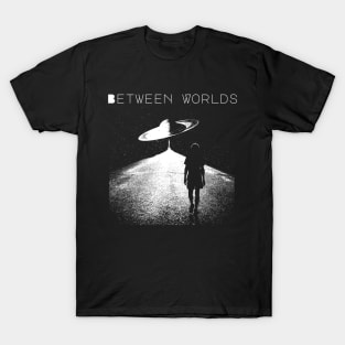 Between worlds - Road to Saturn T-Shirt